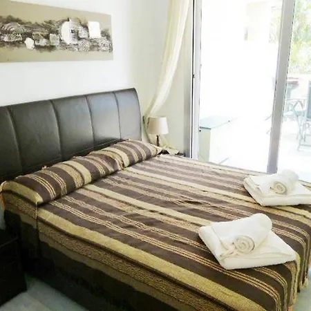 A Pour 4 Personnes Avec Piscine Commune Et Proche - Hisp-10-7 Apartment *